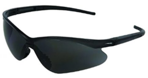 GAFA DE SEGURIDAD PRO V20 LENTE OSCURO CON ANTIFOG Y MARCO ERGONOMICO EN POLICARBONATO Y PATILLAS EN POLIURETANO